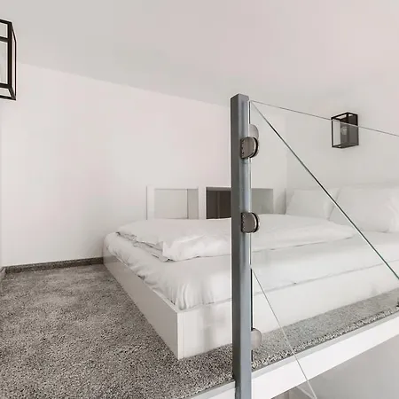First At Andrassy Apartman *